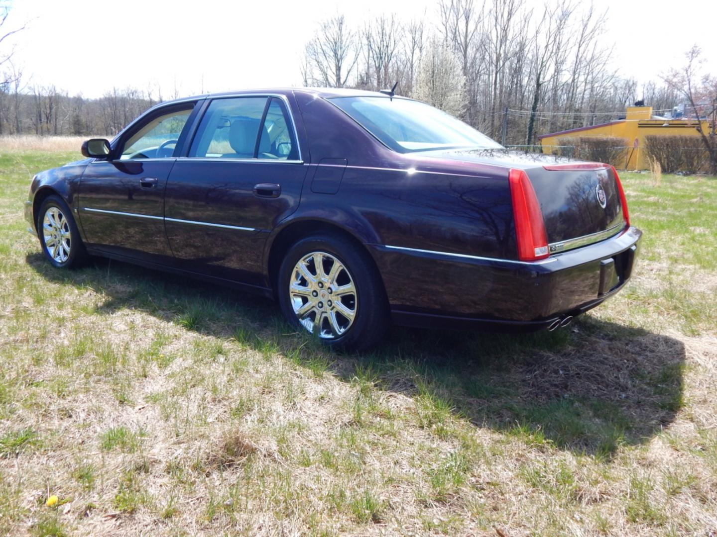 2008 Black Cherry /Beige Leather Cadillac DTS (1G6KD57Y48U) with an 4.6 liter V8 engine, Automatic transmission, located at 6528 Lower York Road, New Hope, PA, 18938, (215) 862-9555, 40.358707, -74.977882 - Here for sale is a clean 2008 Cadillac DTS. Under the hood is s strong running 4.6 liter V8 which puts power to the front wheels via a smooth shifting automatic transmission. Features include; Beige leather interior, wood grain trim, keyless entry system, one key, one remote, tilt steering wheel, - Photo#2